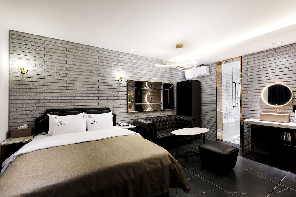 VIP Room - Photo 26