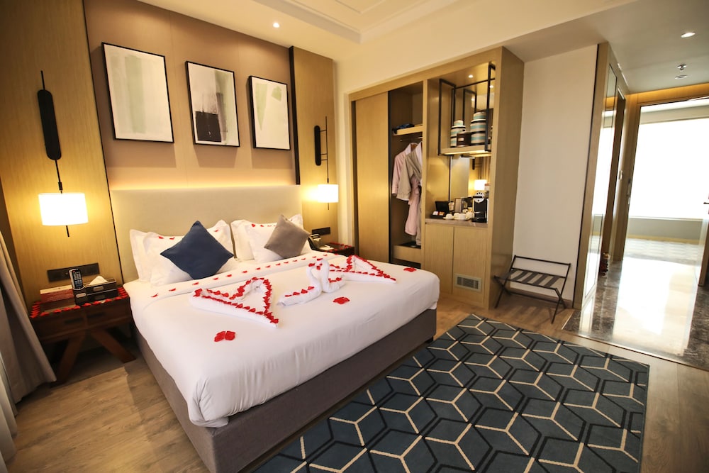 Standard Double Room thumbnail 6