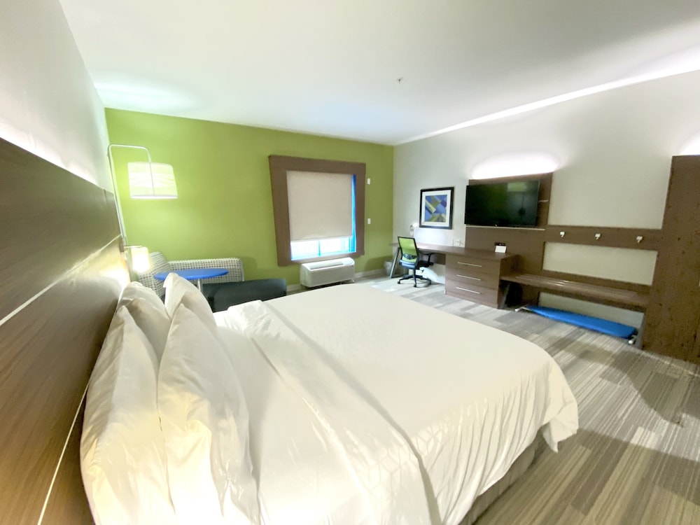 Standard Room, 1 King Bed, Accessible (Communication, Accessible Tub) photo 2