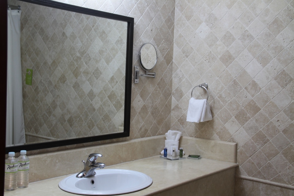 Basic Room, 2 Double Beds - Photo 7