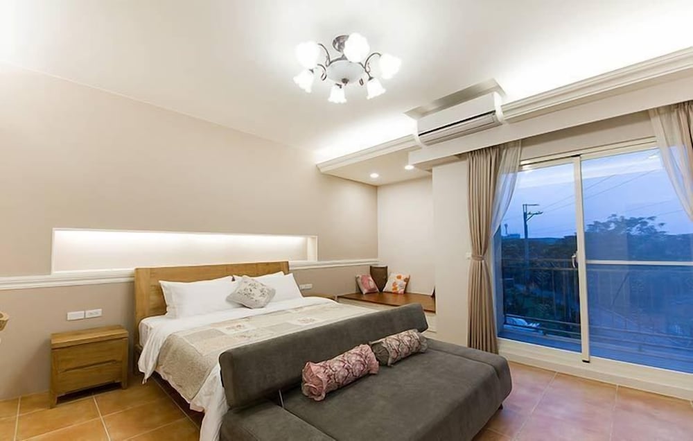 Superior Room, 1 Queen Bed photo 2