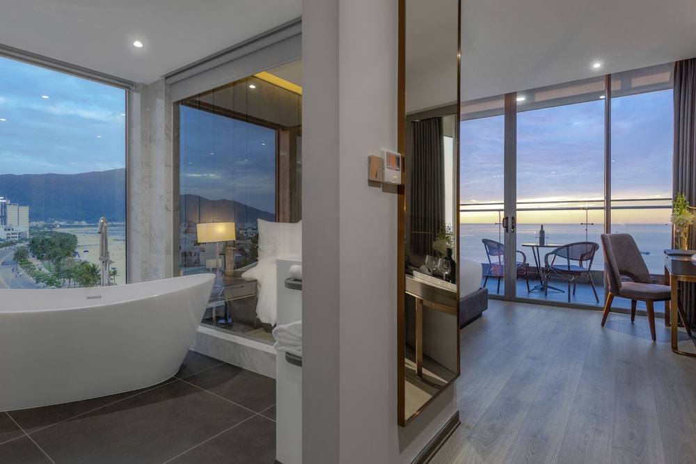 3 Bedroom Residence Oceanfront - Photo 7