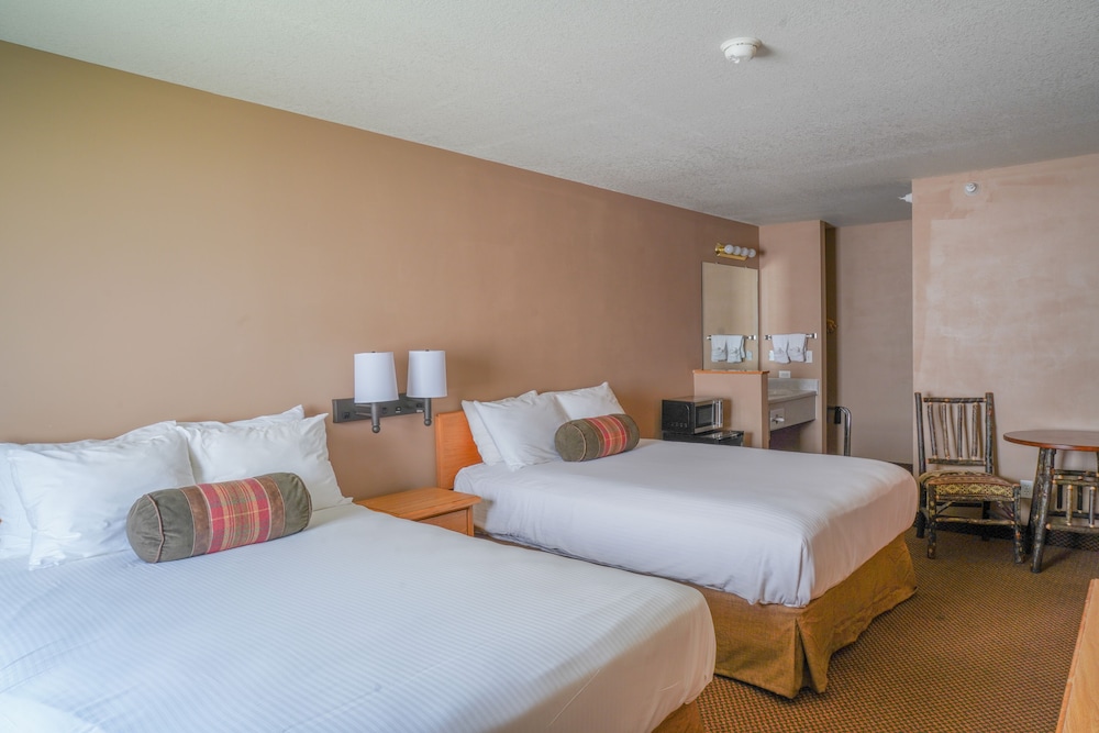 Standard Room, 2 Queen Beds photo 3