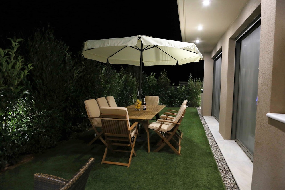 Exclusive Villa, 5 Bedrooms, Ensuite, Oceanfront