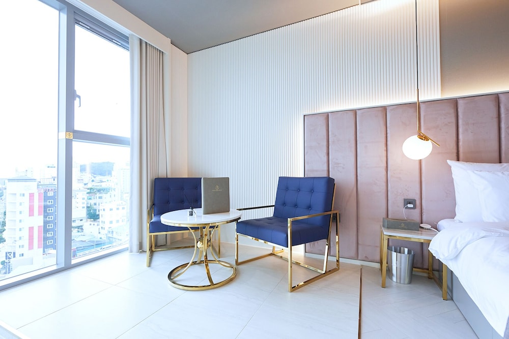 Premium Double Room, Partial Ocean View photo 3