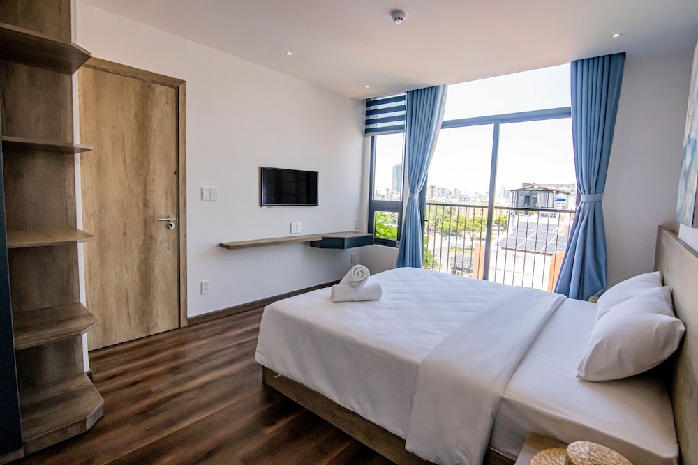 One-Bedroom Suite - Photo 2