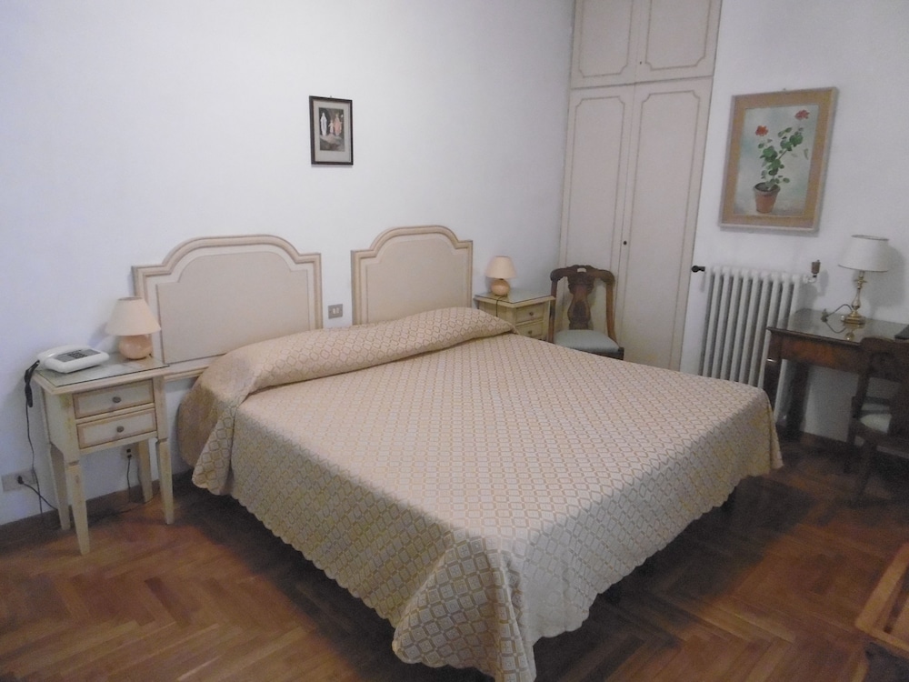 Standard Double Room NO A/C photo 2