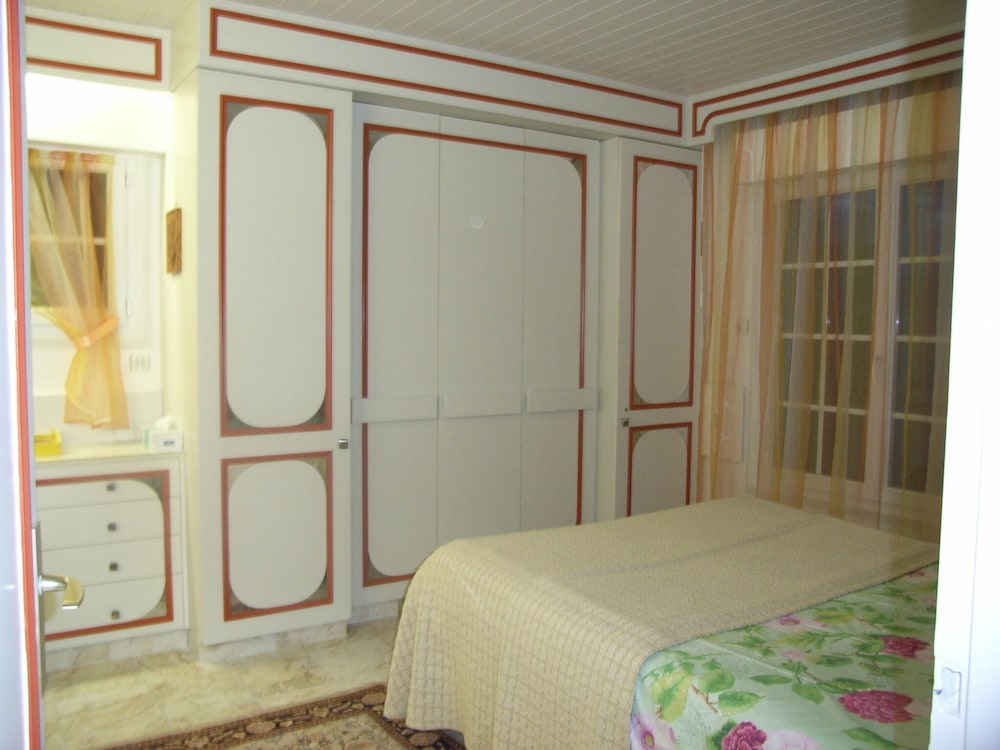 Family Room photo 1