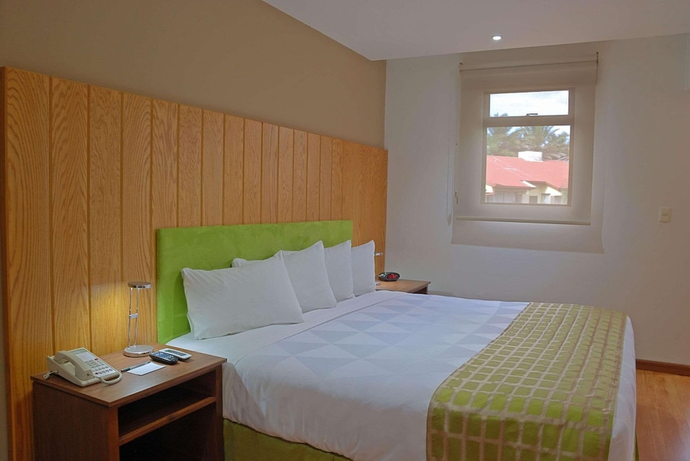 Suite, 2 Bedrooms, Non Smoking - Photo 1