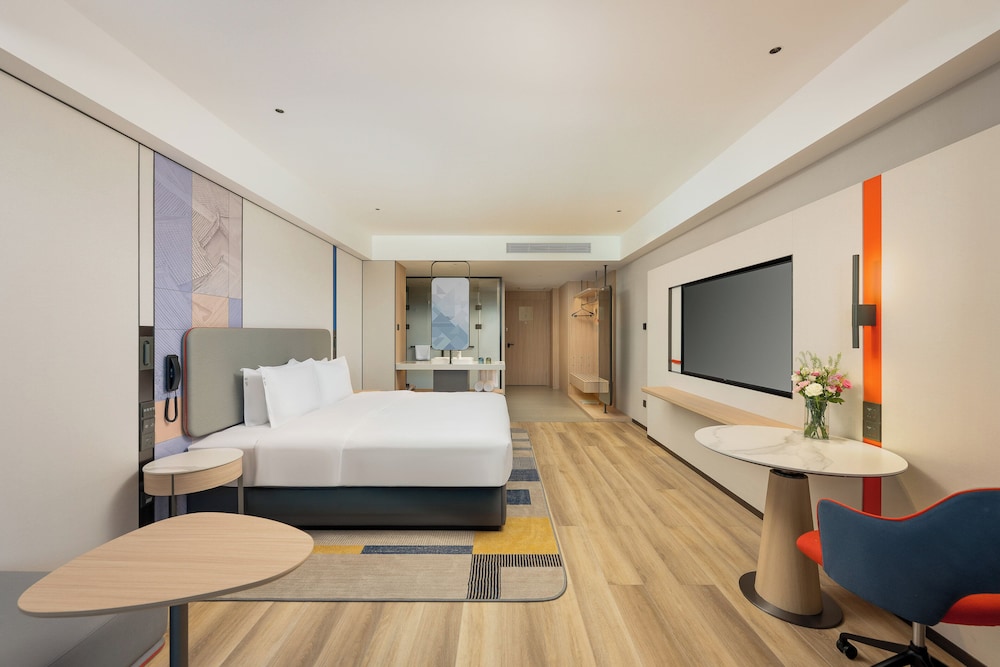 1 King Standard Extra Floor Space photo 2