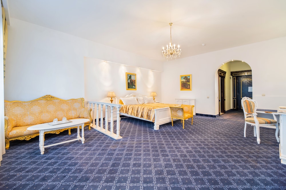 Superior Room, 1 Queen Bed, Balcony photo 2