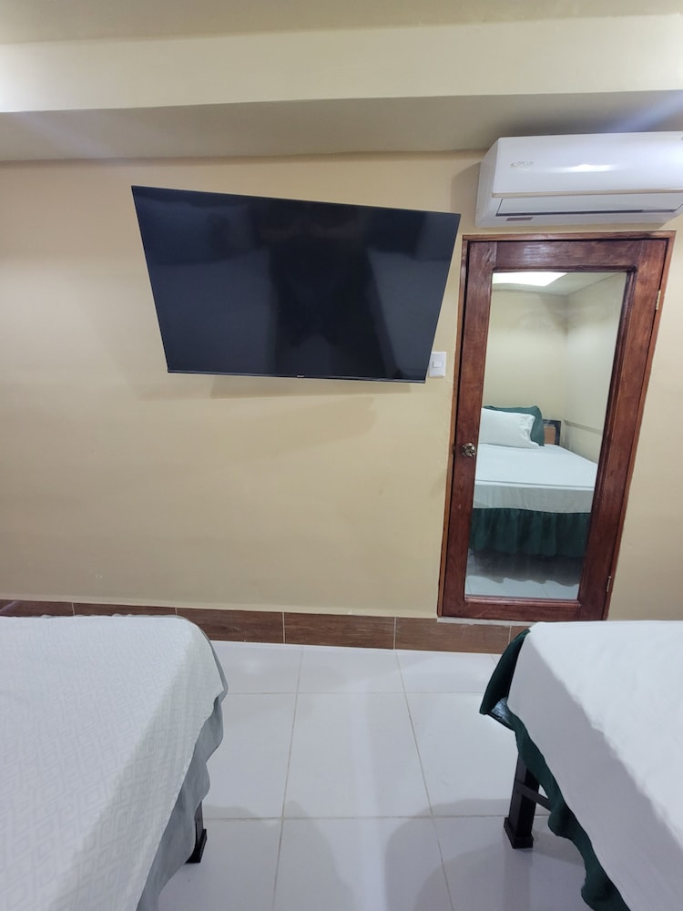 Family Room, 2 Double Beds photo 3
