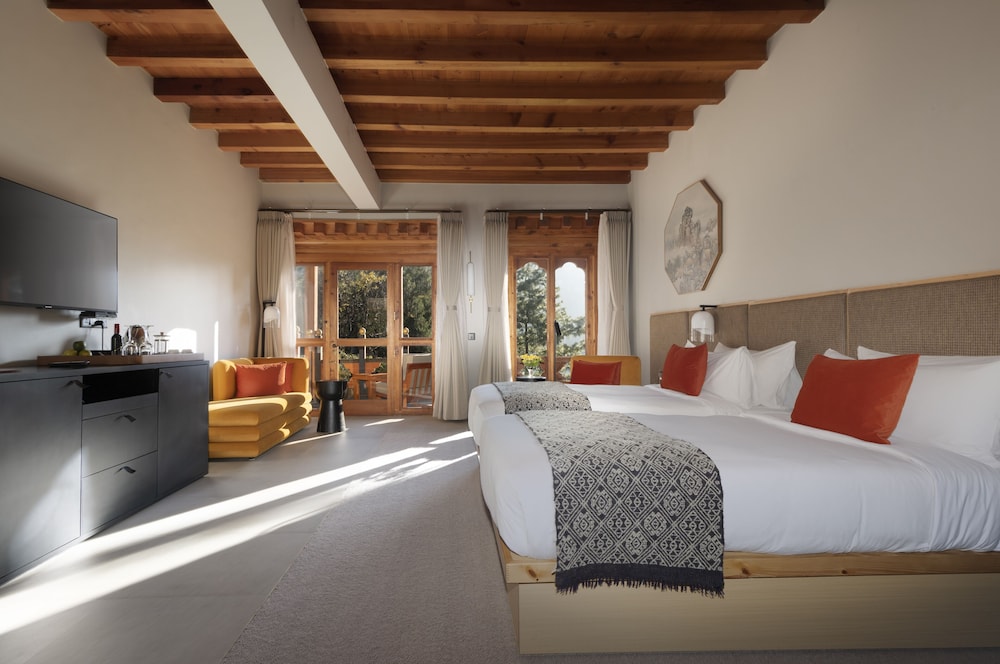 Junior Suite, 1 King Bed, Valley View photo 2