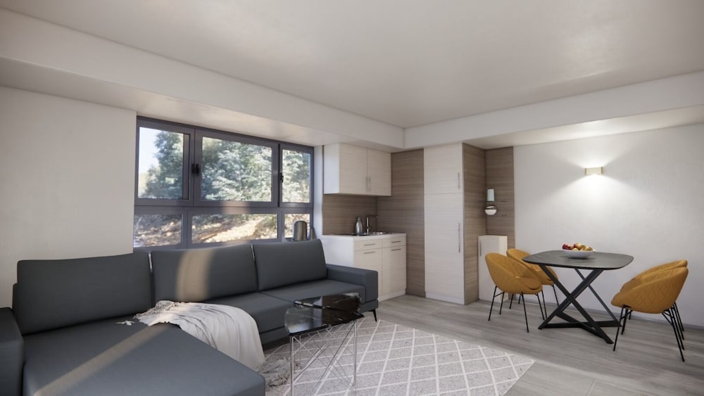 Deluxe Suite with Balcony and Sea View photo 3