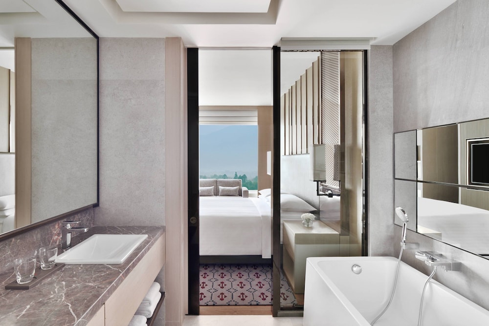 Junior Suite, 1 King Bed - Photo 5