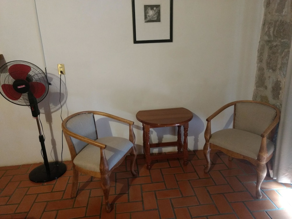 Classic Room, 1 Queen Bed, Non Smoking - Photo 6