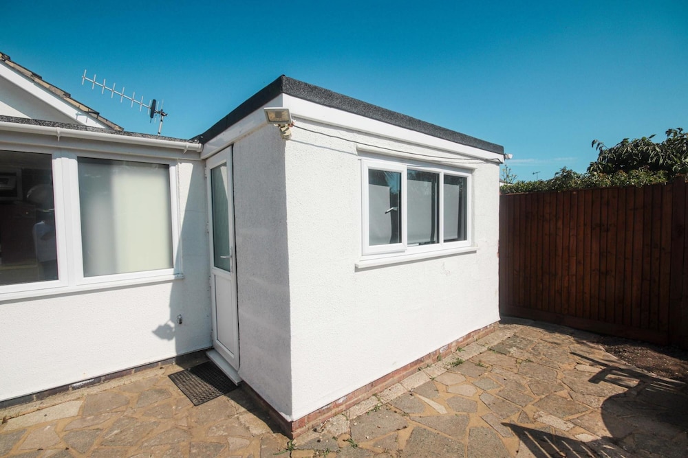 Little Windrush Annexe by the Sea