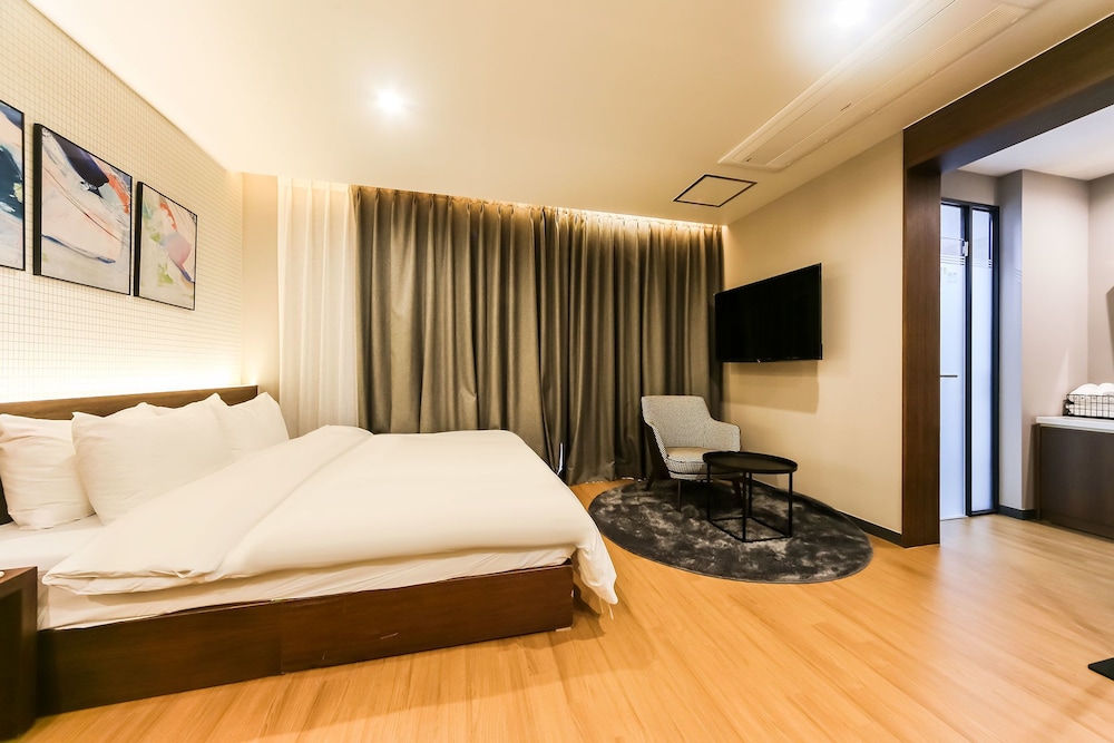 Studio Suite, 1 Queen Bed photo 3