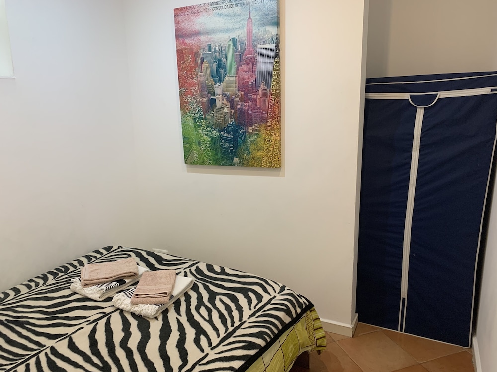 Standard Double Room, Shared Bathroom photo 2