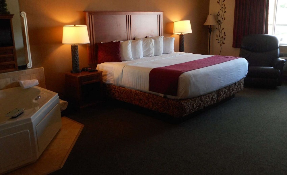 Deluxe Suite, 1 King Bed, Non Smoking photo 2