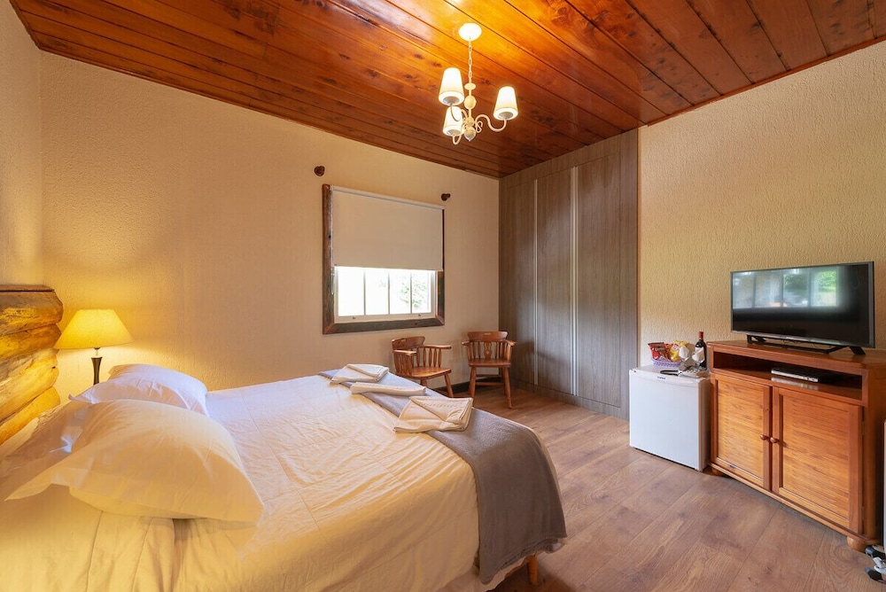 Available room thumbnail 5