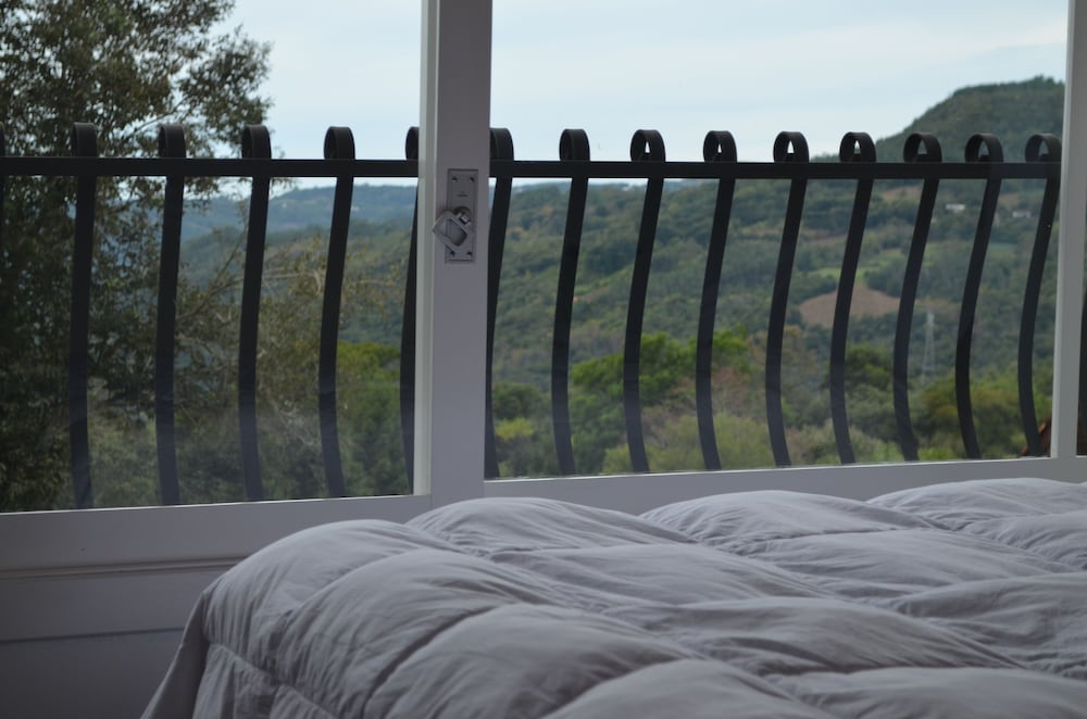 Honeymoon Chalet, Bathtub, Mountain View photo 3