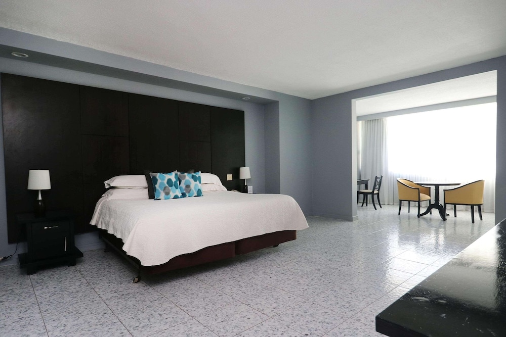 1 King Bed, Superior Room, Pool View - Photo 1