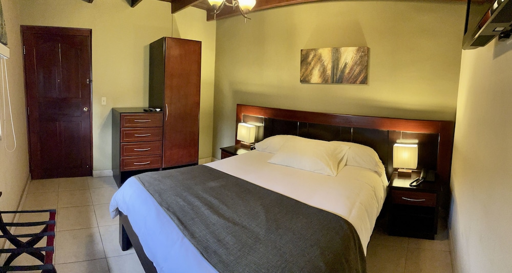Double Room, 1 Queen Bed photo 2