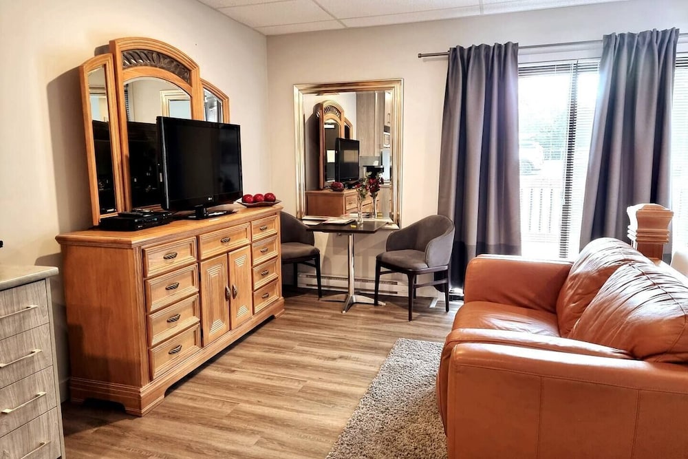 Suite #8 - 18 photo 3