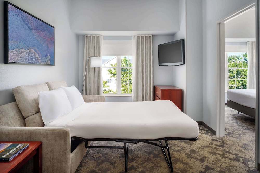 Suite, 2 Bedrooms, Accessible, Non Smoking (Roll-in Shower) - Photo 4