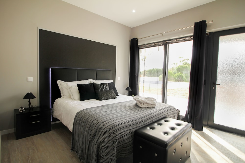 Habitación Deluxe con Vista a la Piscina (Eclipse)