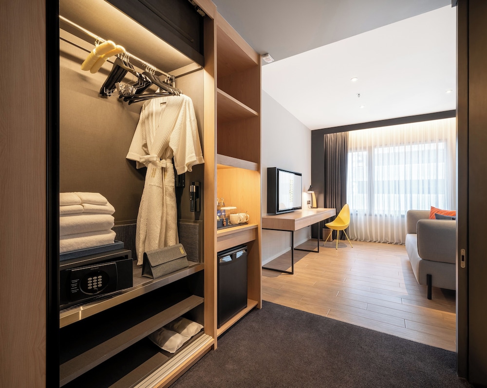 Standard Room, 1 King Bed, Accessible