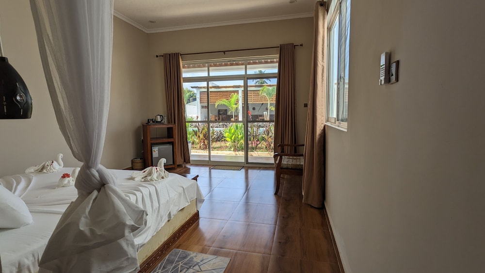 Standard Double Room, 1 Double Bed, Pool Access, Pool View