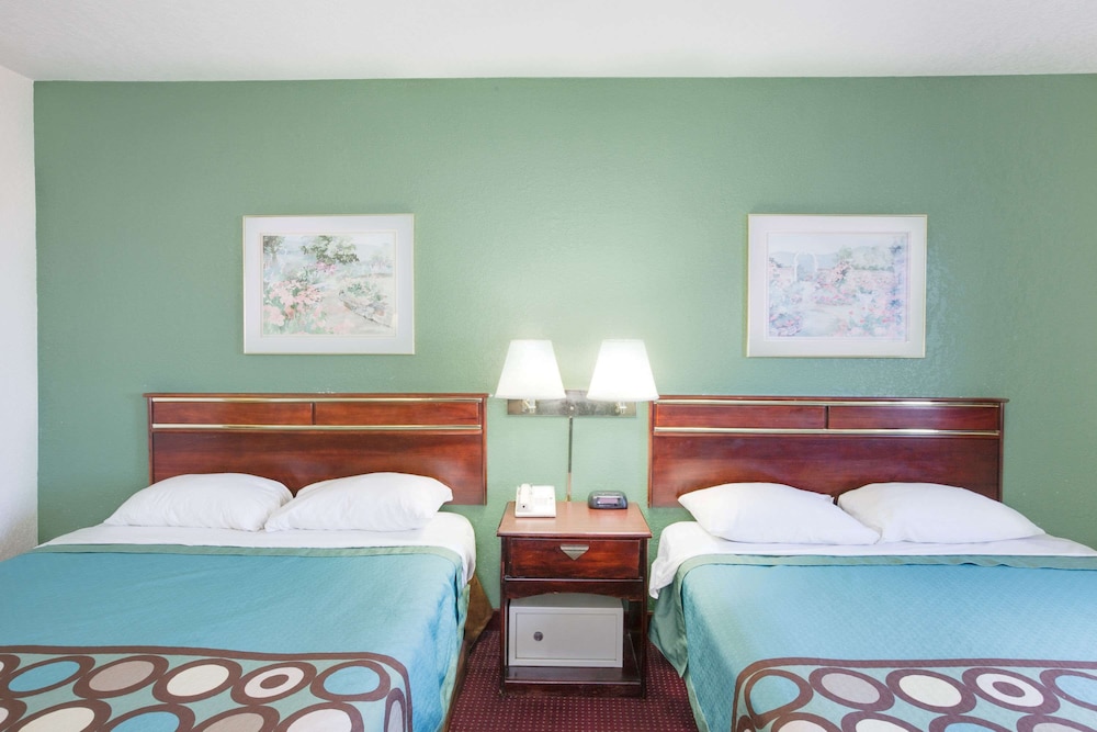 Standard Room, 2 Queen Beds photo 3