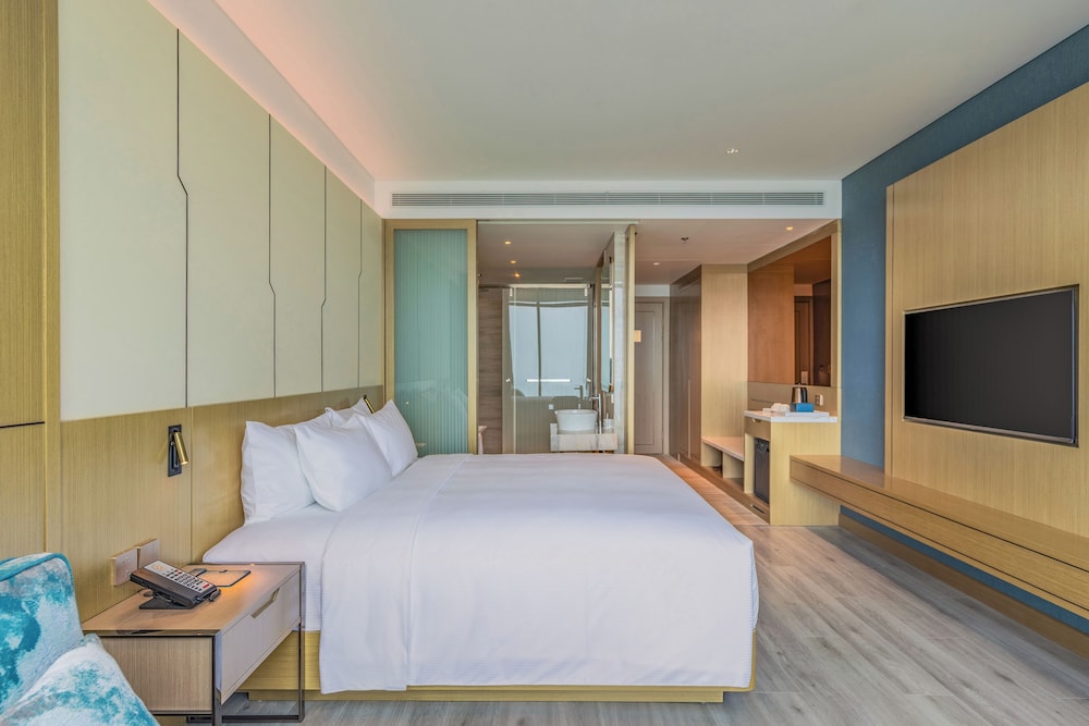 Premier Double Partial Sea View with Balcony - Photo 5