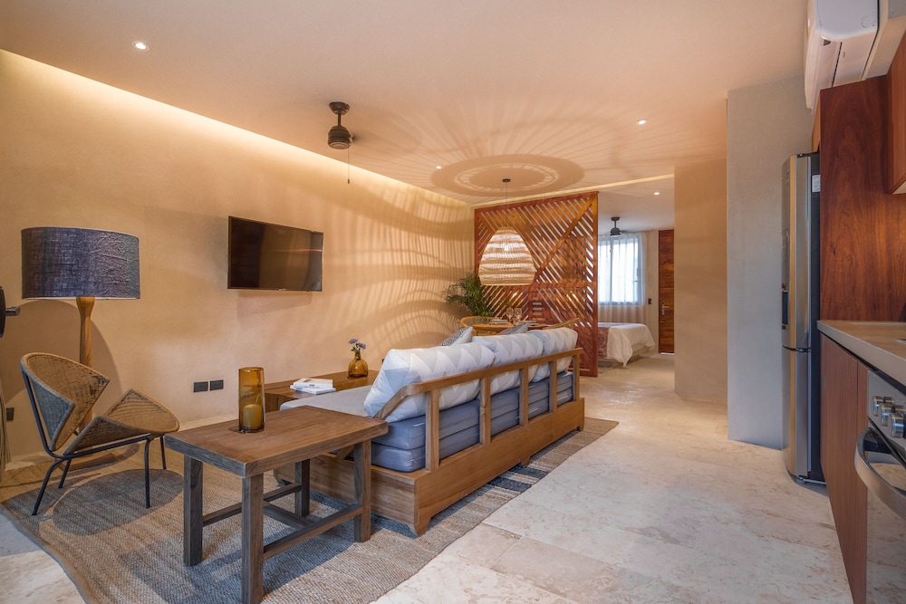 Deluxe Studio, 1 King Bed with Sofa bed, Terrace, Garden View - Photo 6