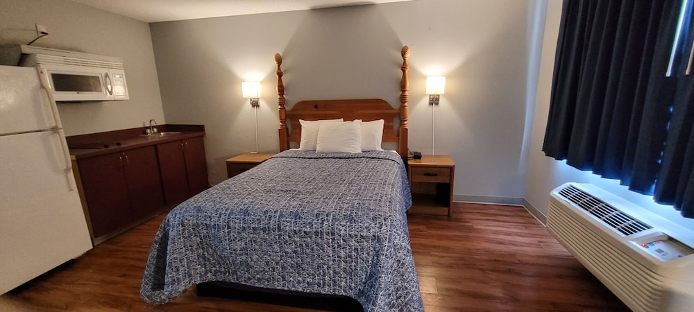 Room, 1 Queen Bed, Non Smoking, Kitchenette photo 1