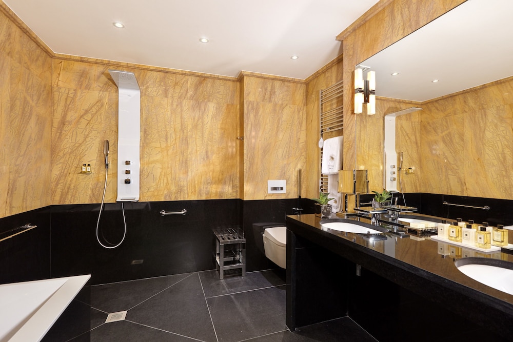 Suite (Juliana) Suite (Juliana)