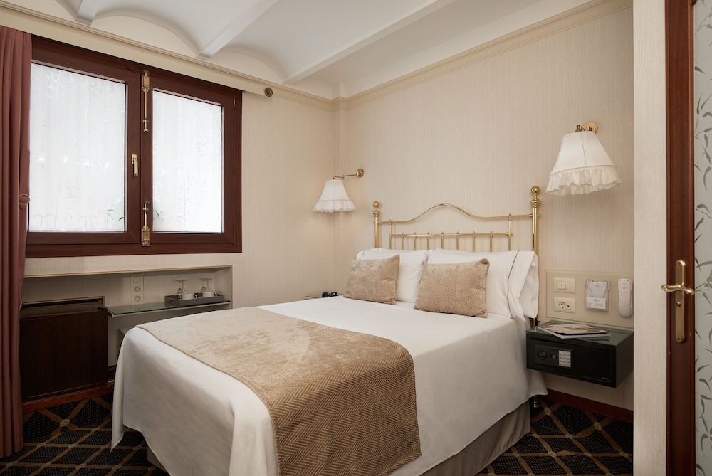 Comfort Double Room, 1 Queen Bed photo 2