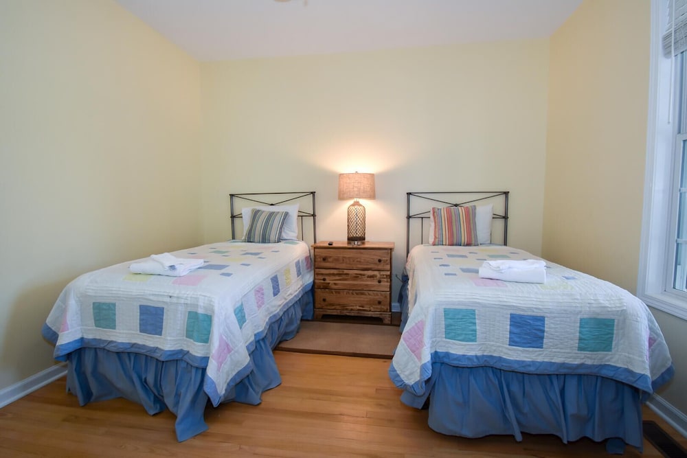 House, Multiple Beds, Kitchen photo 1