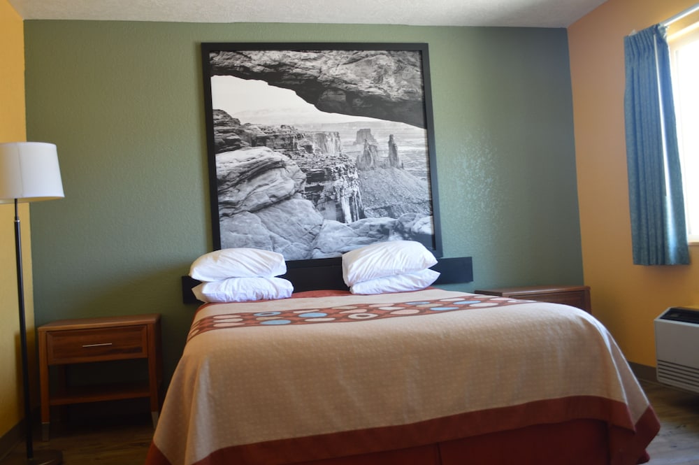 Upgraded, Suite, Multiple Beds - Photo 3