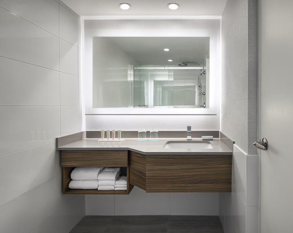 Deluxe King Kitchenette