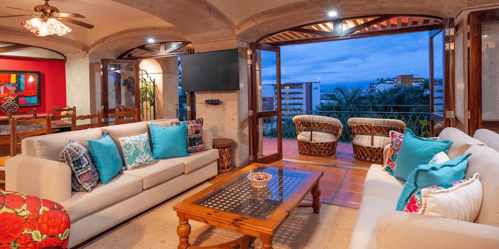 Superior Apartment, 3 Bedrooms, Hot Tub, Garden View