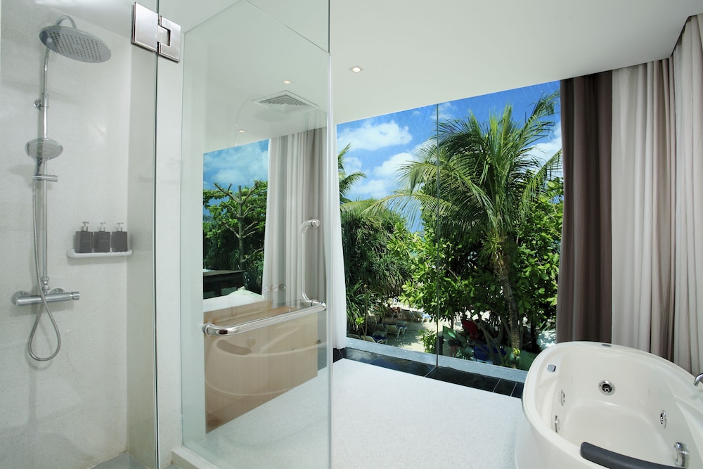 Suite, 1 Bedroom, Sea View (Free Daily Minibar) - Photo 9