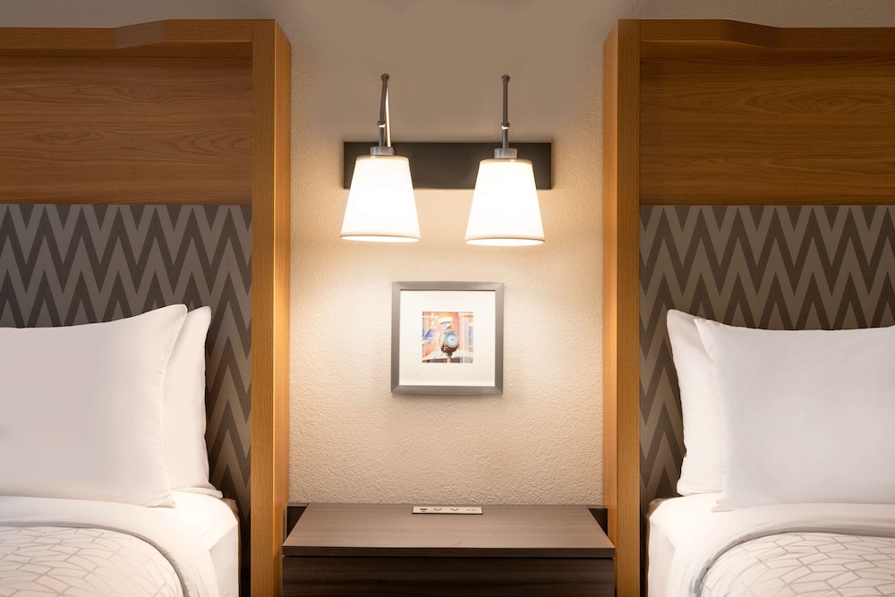 Suite, 2 Queen Beds - Photo 3
