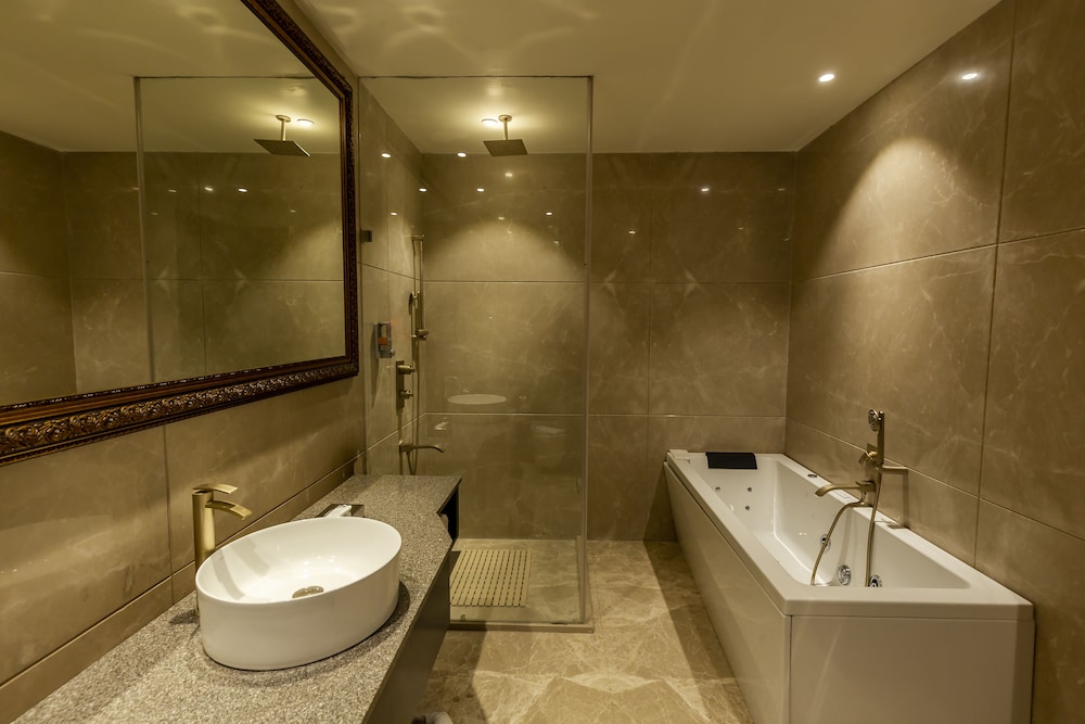 Superior Suite (Devdaar Suite) - Photo 2