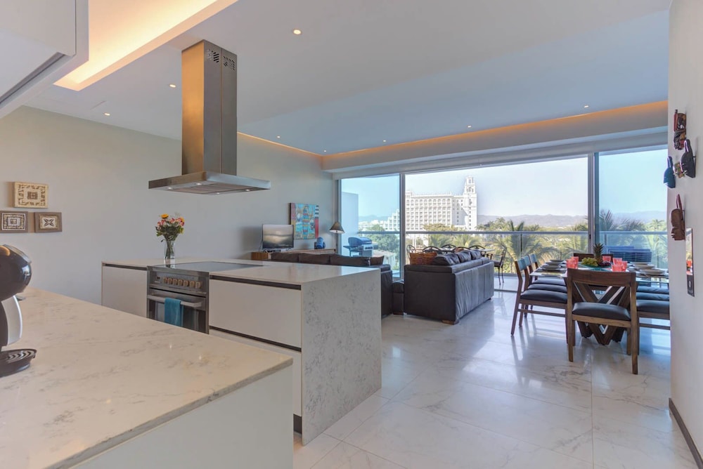 Classic Apartment, Partial Ocean View