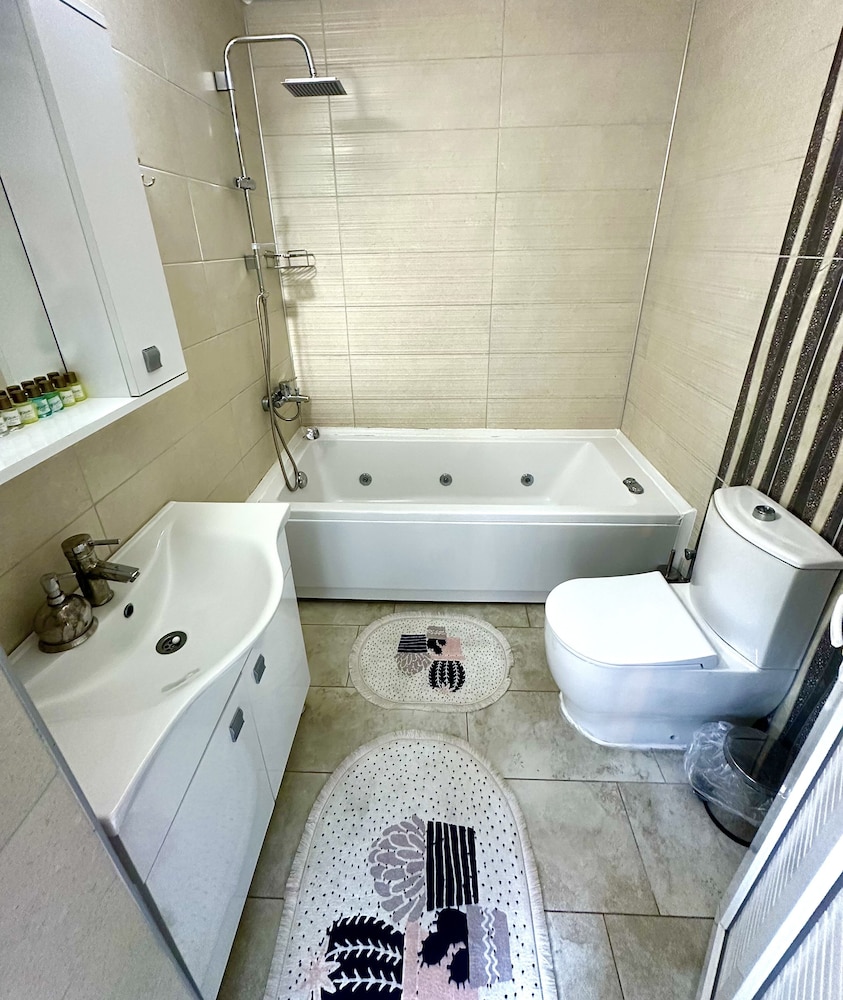 Comfort Room, 1 Double Bed, Non Smoking, Pool View photo 3