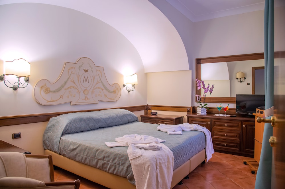 Suite, Hot Tub, Partial Sea View