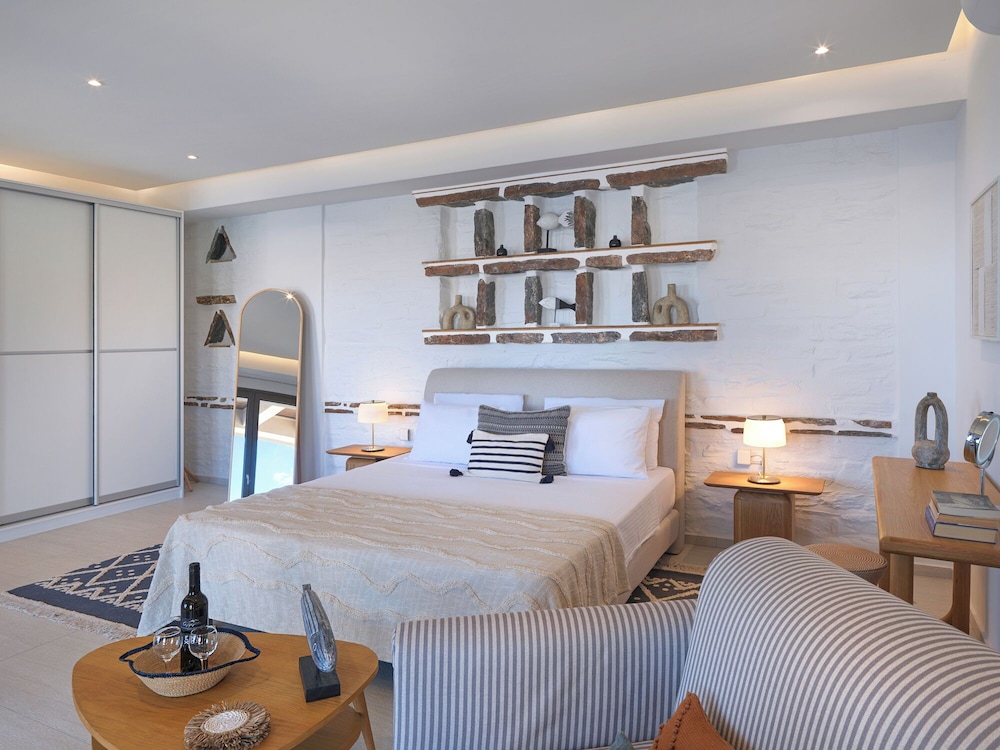 King Suite with Sea View and Hot Tub